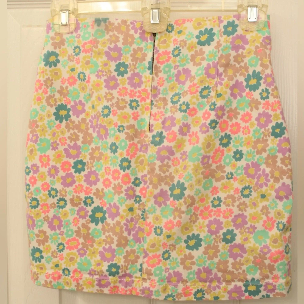 Wild Fable Size 00 Bright Floral Mini Skirt w/slit